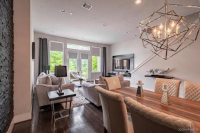 The Posh Haus - Downtown - GRB - King Bed